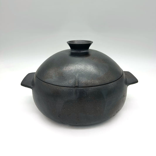 Lorenzo Mendez ~ 3 Quart Black Mica Casserole Style Pot, 6 3/8" x 10 3/4" x 8 34"