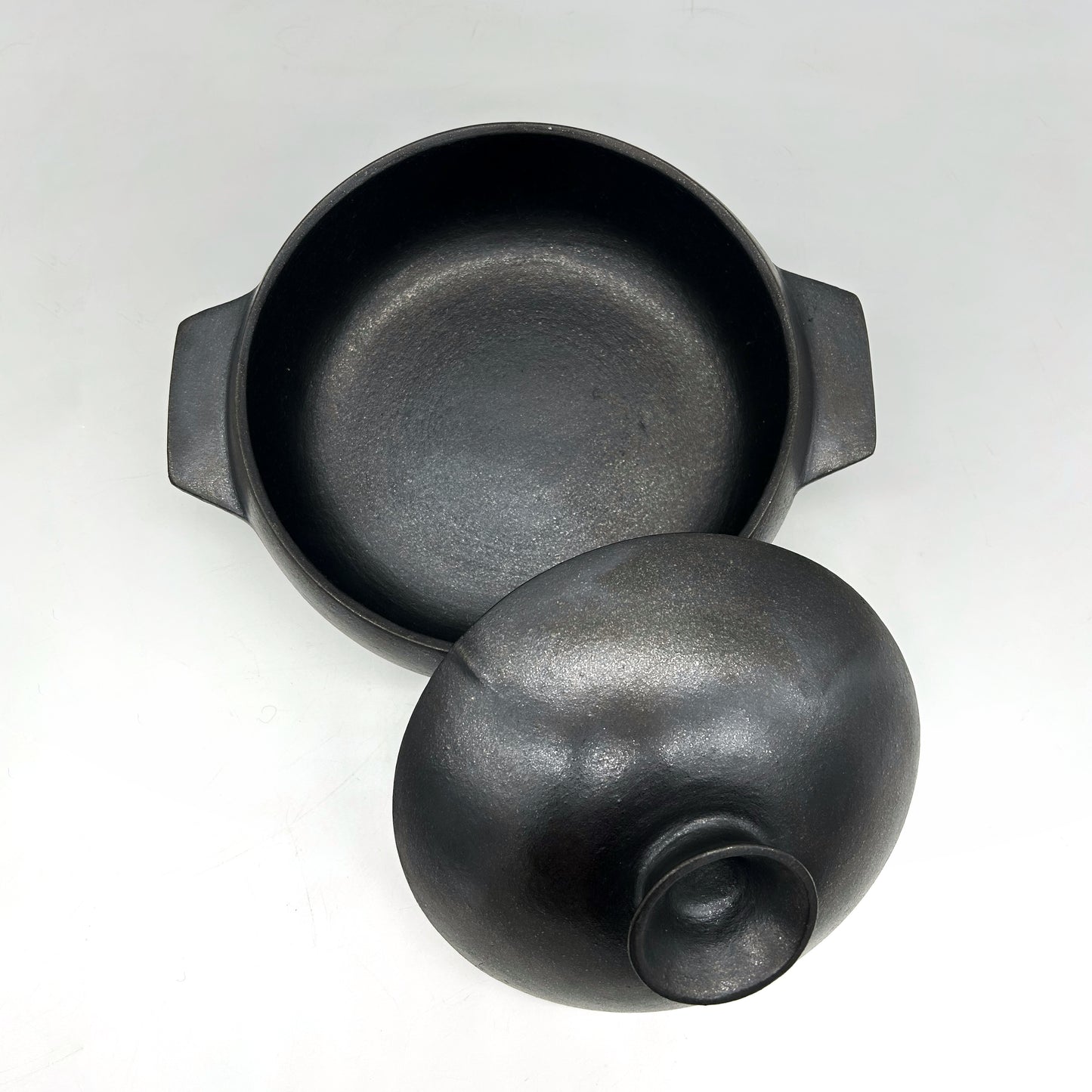 Lorenzo Mendez ~ 3 Quart Black Mica Casserole Style Pot, 6 3/8" x 10 3/4" x 8 34"