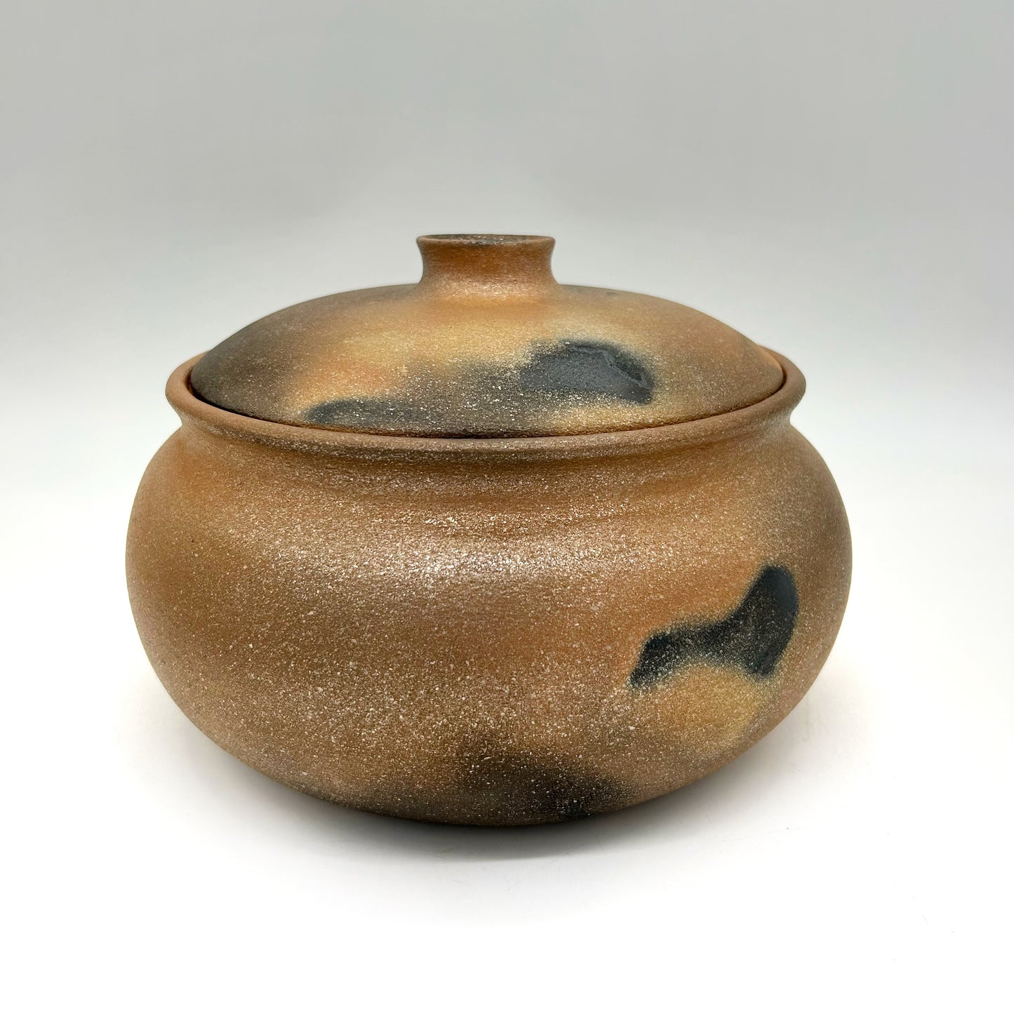 Rhonda Avidon ~ 4 1/4 Quart Mica Casserole style pot, 7" x 10" x 10"