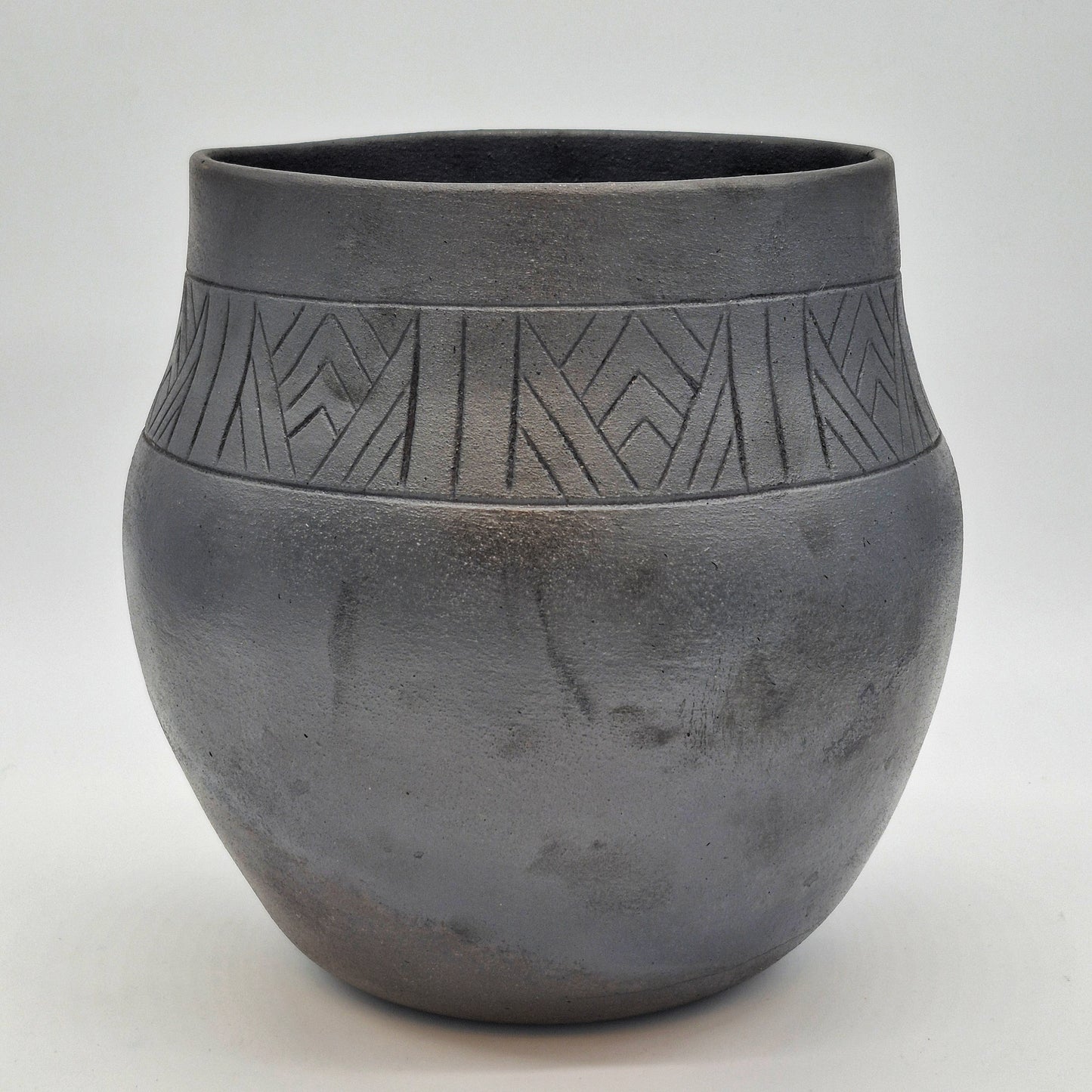 Clarence Cruz ~ 7 1/4 Quart Traditional Bean pot, 9 1/2" x 9 1/2" x 9 1/2"