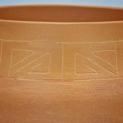 Clarence Cruz ~ 5 1/2 Quart Traditional Bean pot, 8" x 9 3/4" x 9 3/4"