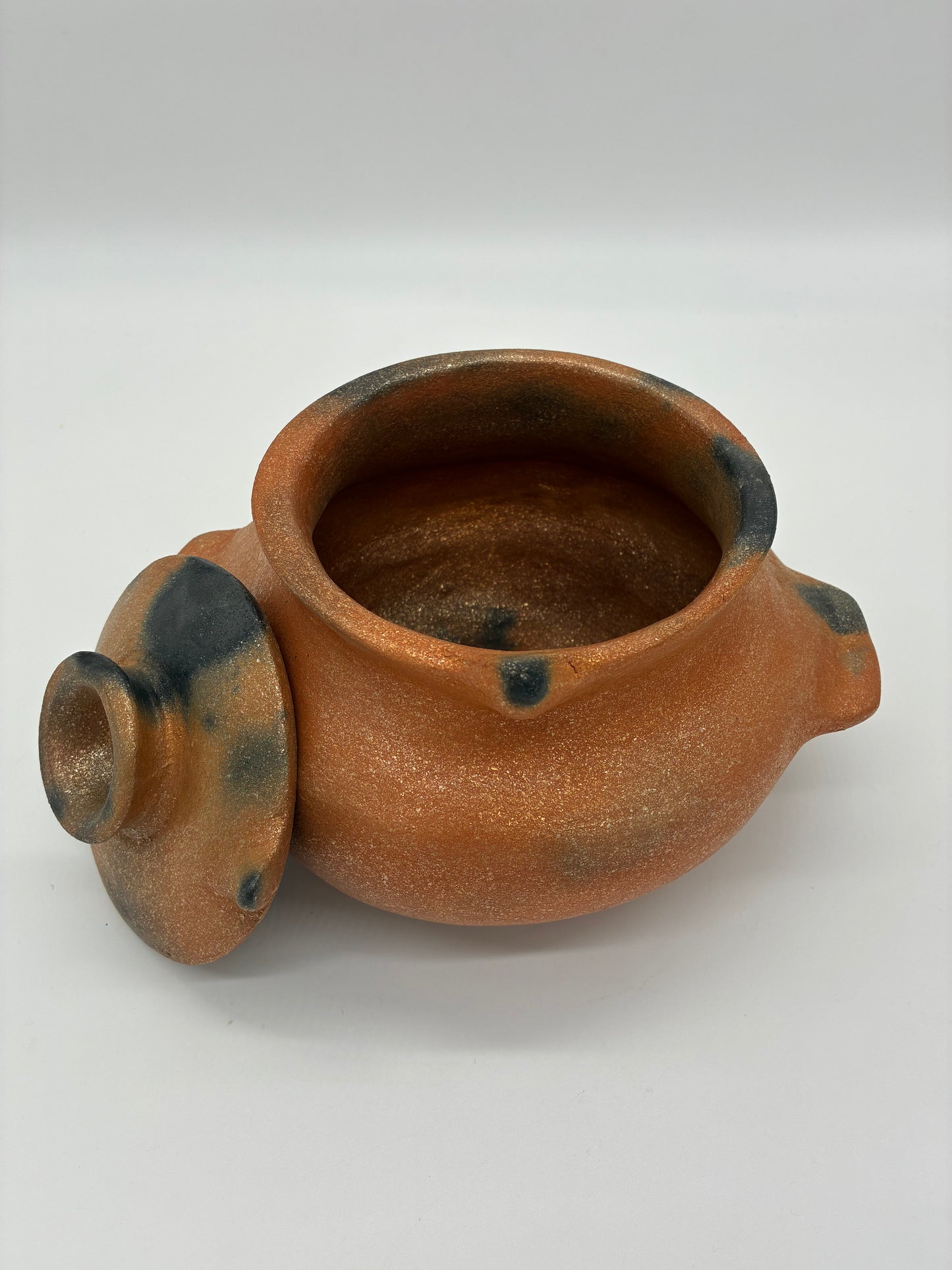 Lee Onstott ~ 2 1/4 Quart Traditional Bean Pot with Lid, 8" x 10" x 6"