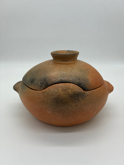 Lee Onstott ~ 2 1/4 Quart Casserole Style Bean Pot with Lid, 8 1/4" x 9 3/4" x 6"