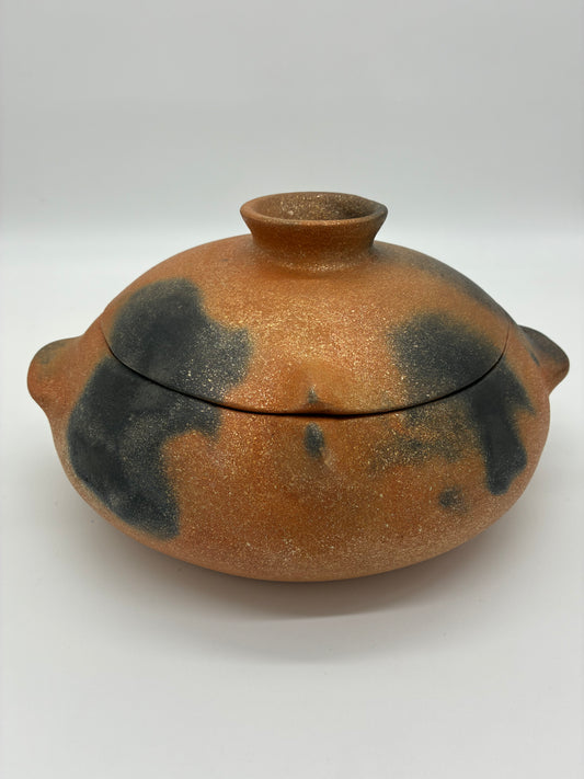 Lee Onstott ~ 3 Quart Casserole Style Bean Pot with Lid, 10.5" x 9 1/4" x 6"