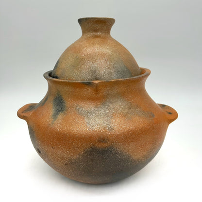 JT Beggs ~ 4 Quart Bean pot, 9 1/2" x 10" x 8"