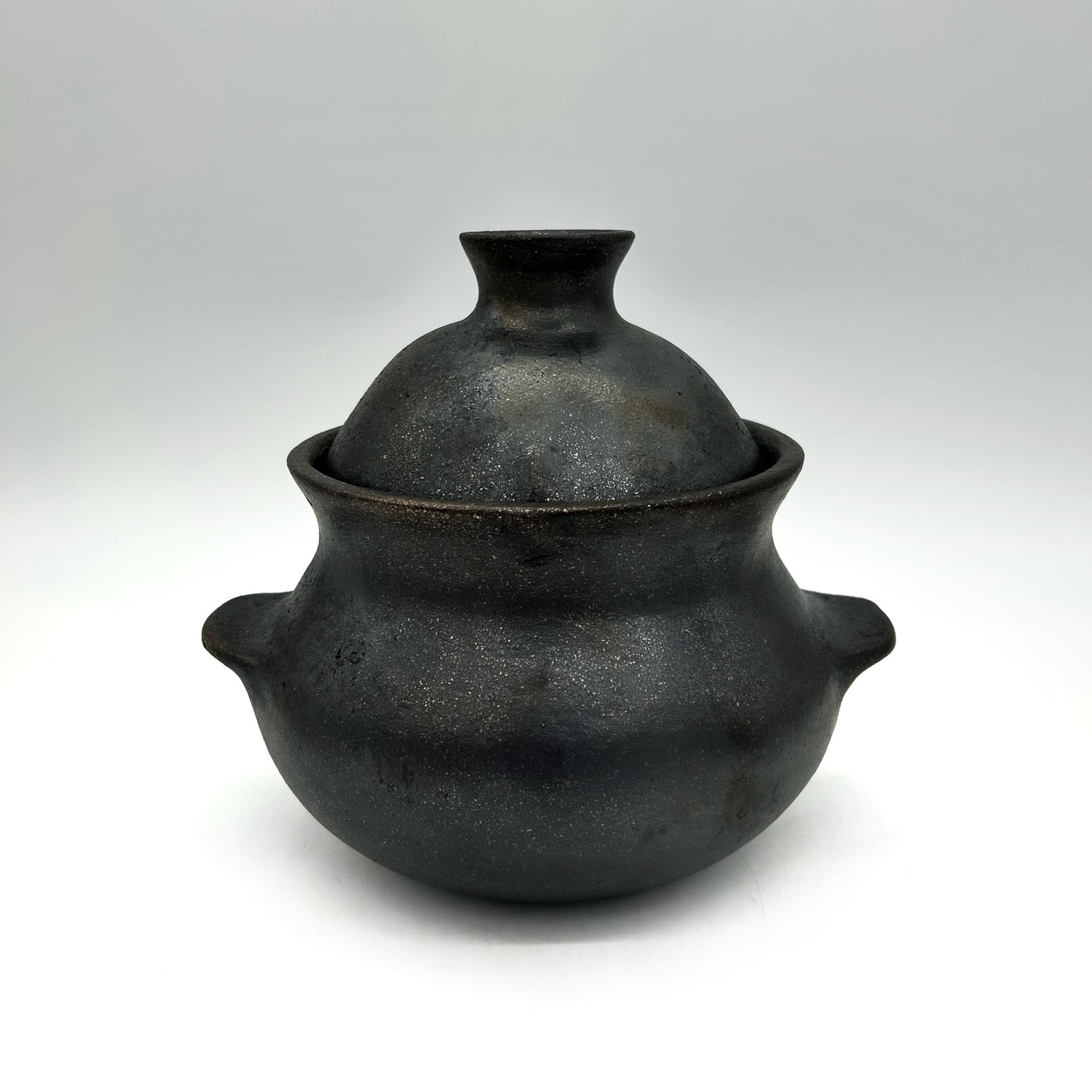 JT Beggs ~ 1 3/4 Quart Bean pot, 7 3/4" x 8 1/2" x 7"
