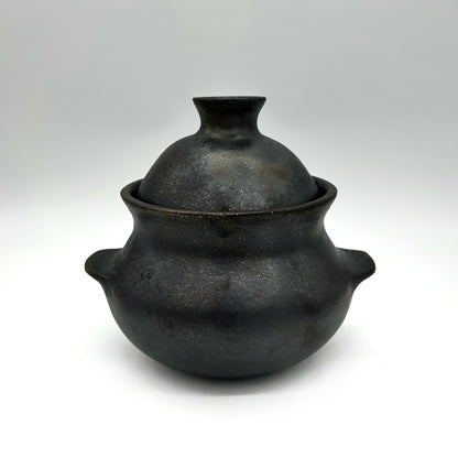 JT Beggs ~ 1 3/4 Quart Bean pot, 7 3/4" x 8 1/2" x 7"