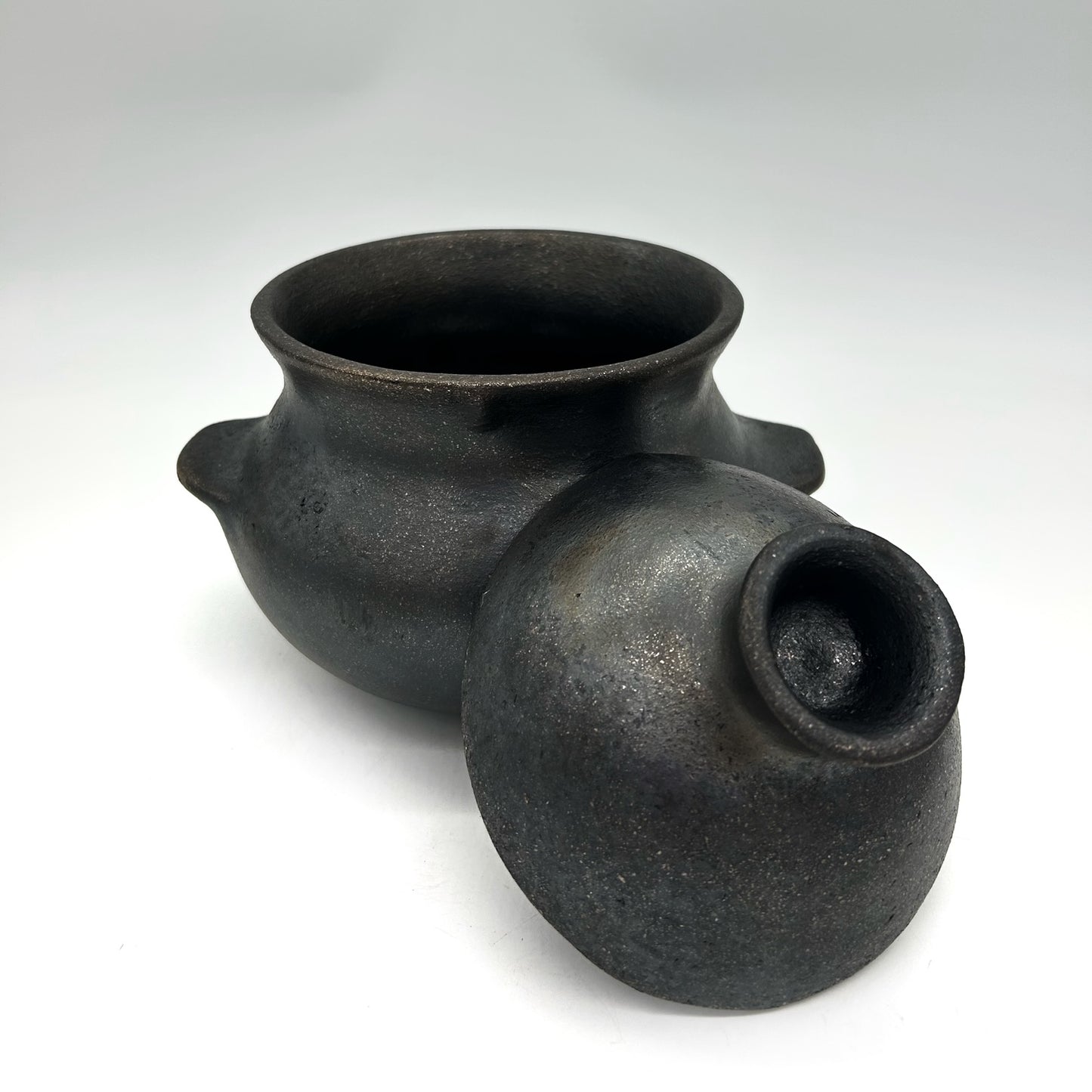 JT Beggs ~ 1 3/4 Quart Bean pot, 7 3/4" x 8 1/2" x 7"