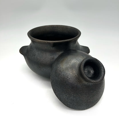 JT Beggs ~ 1 3/4 Quart Bean pot, 7 3/4" x 8 1/2" x 7"