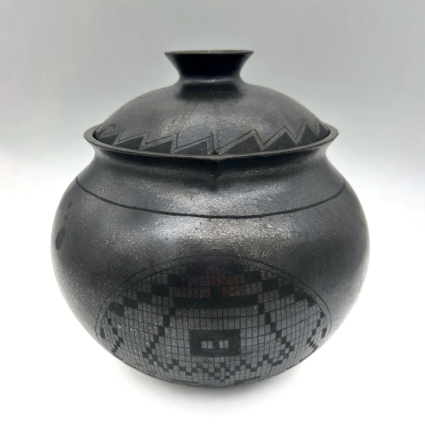 Lorenzo Mendez ~ 4 1/4 Quart Painted Black Mica Bean Pot with Lid, 9" x 8" x 8"