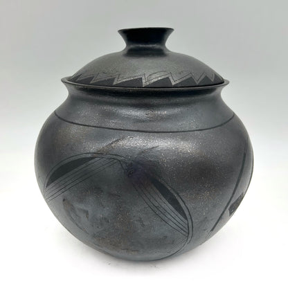 Lorenzo Mendez ~ 4 1/4 Quart Painted Black Mica Bean Pot with Lid, 9" x 8" x 8"