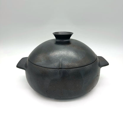 Lorenzo Mendez ~ 3 Quart Black Mica Casserole Style Pot, 6 3/8" x 10 3/4" x 8 34"