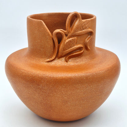 Mary North ~ 4 Quart Traditional Bean Pot with Corn Husk Design, 9 3/4" x 10" x 10"
