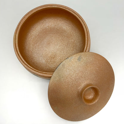 Rhonda Avidon ~ 3 1/2 Quart Mica Casserole style pot, 6" x 10" x 10"