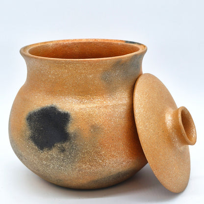 Rhonda Avidon ~ 4 1/2 Quart Traditional Bean Pot with Lid, 8 1/2" x 8 1/4" x 8 1/4"