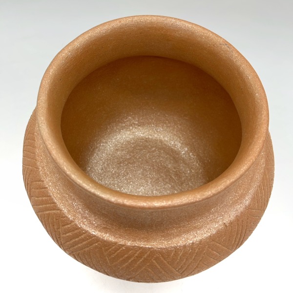 7 Quart Traditional Bean pot, Incised design