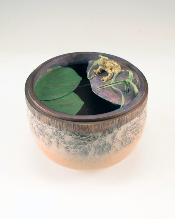 Leopard Frog Vessel